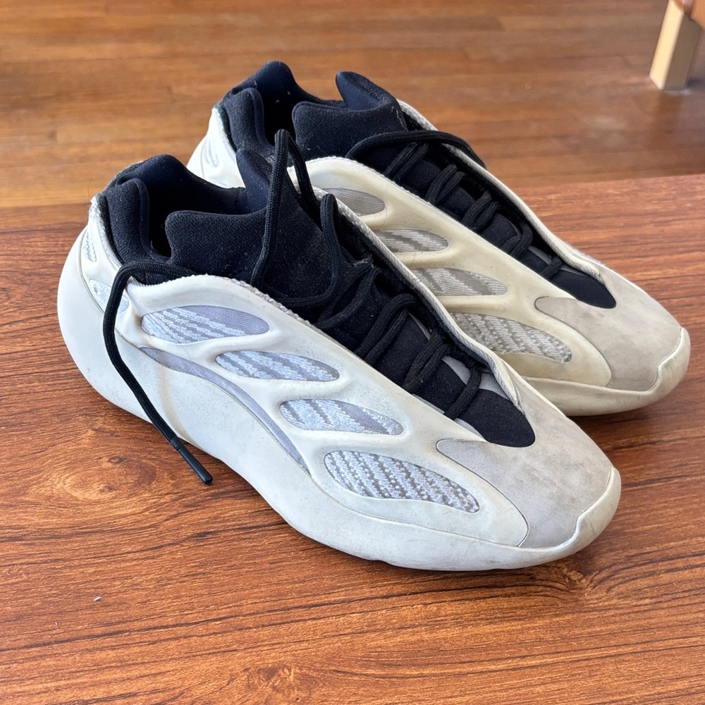 Yeezy 700 V3